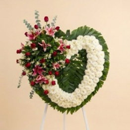 Arreglo Floral personalizado con forma de corazón